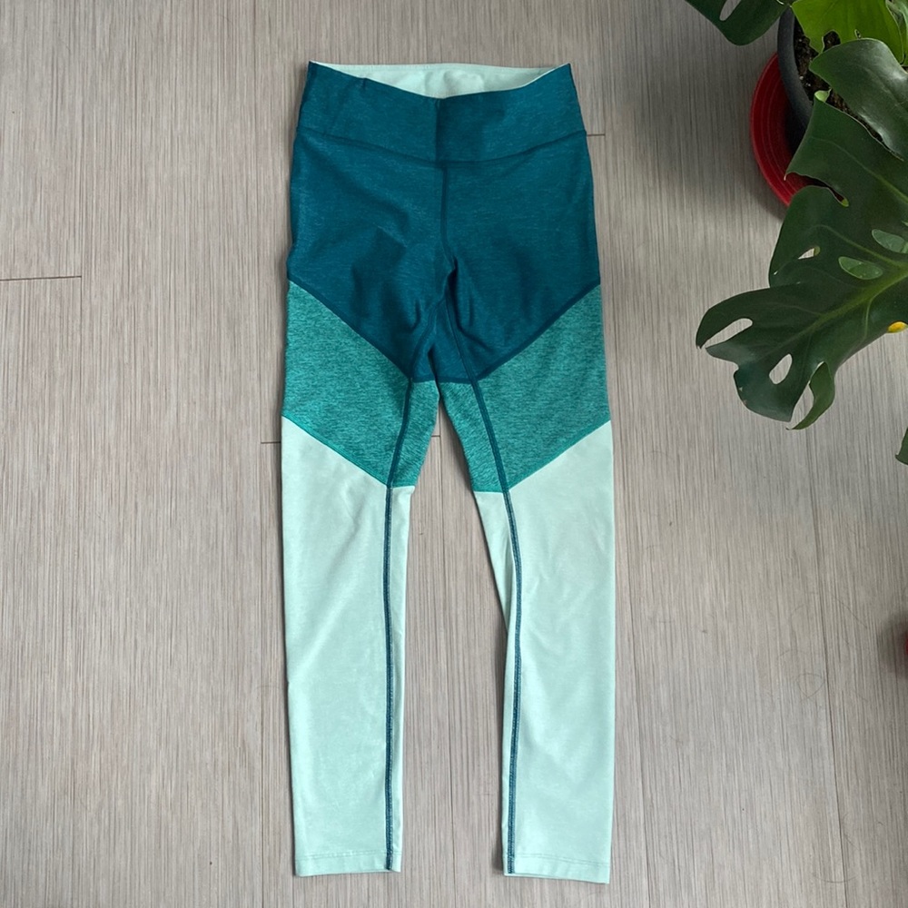 Outdoor voices color blocked leggings.
